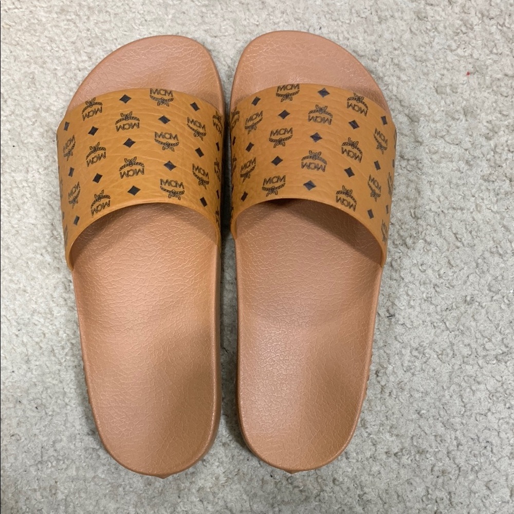 NWOT MCM Men’s Tan Rubber Slide